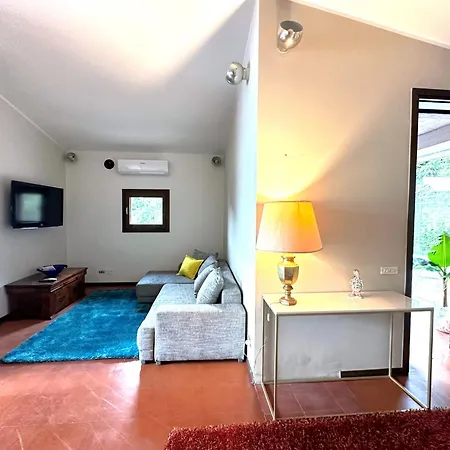 Apartment Red House *