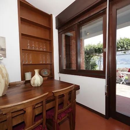 Apartment Red House Cremia