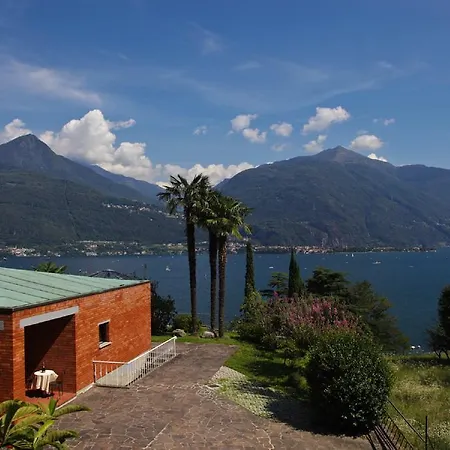 Apartment Red House Cremia